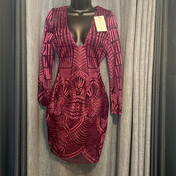 Lavish Alice lace long sleeved purple in color - Picture 1 of 14